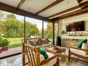 Venta de hermosa y amplia casa en Condominio Ensenada, Peñalolén.