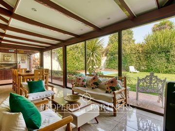 Venta de hermosa y amplia casa en Condominio Ensenada, Peñalolén.