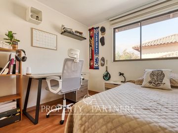 Venta de hermosa y amplia casa en Condominio Ensenada, Peñalolén.