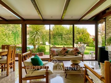 Venta de hermosa y amplia casa en Condominio Ensenada, Peñalolén.