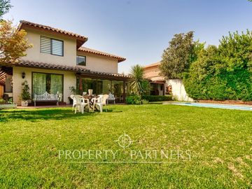 Venta de hermosa y amplia casa en Condominio Ensenada, Peñalolén.