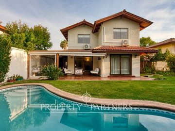 Venta de Hermosa casa en Condominio de Peñalolén