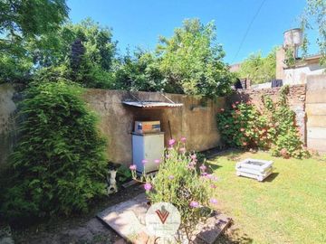 En Muy Buena Ubicacion | Esquina | Casa en Venta 2 Dorm. | Gral Belgrano