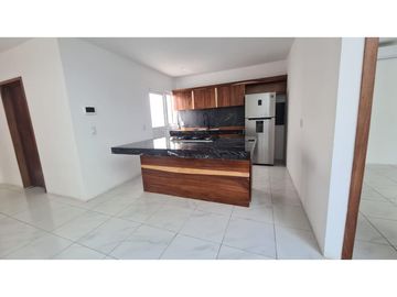 HERMOSA CASA EN PRIVADA EN LADERA DE LA LOMA.