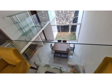 HERMOSA CASA EN PRIVADA EN LADERA DE LA LOMA.