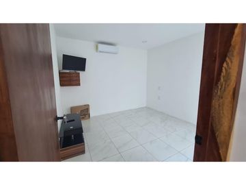 HERMOSA CASA EN PRIVADA EN LADERA DE LA LOMA.