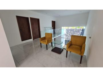 HERMOSA CASA EN PRIVADA EN LADERA DE LA LOMA.