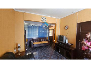 QVAL SPA Permuta o Vende casa Habitacion o Fines comerciales a 20 mt de Alameda y 300 mt Univ. O´Higgins - Acepta Subsidios
