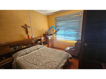 QVAL SPA Permuta o Vende casa Habitacion o Fines comerciales a 20 mt de Alameda y 300 mt Univ. O´Higgins - Acepta Subsidios