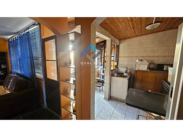 QVAL SPA Permuta o Vende casa Habitacion o Fines comerciales a 20 mt de Alameda y 300 mt Univ. O´Higgins - Acepta Subsidios
