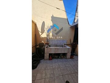 QVAL SPA Permuta o Vende casa Habitacion o Fines comerciales a 20 mt de Alameda y 300 mt Univ. O´Higgins - Acepta Subsidios
