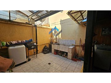 QVAL SPA Permuta o Vende casa Habitacion o Fines comerciales a 20 mt de Alameda y 300 mt Univ. O´Higgins - Acepta Subsidios