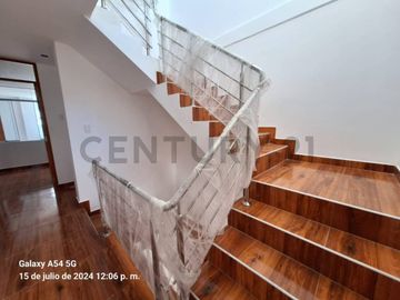 HERMOSA  CASA DE ESTRENO EN VENTA -  URBANIZACION  EL OLIVAR - TACNA