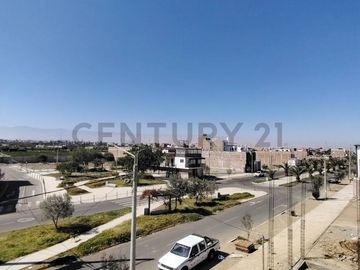 HERMOSA  CASA DE ESTRENO EN VENTA -  URBANIZACION  EL OLIVAR - TACNA
