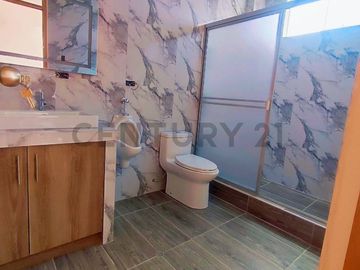 HERMOSA  CASA DE ESTRENO EN VENTA -  URBANIZACION  EL OLIVAR - TACNA