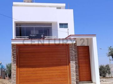 HERMOSA  CASA DE ESTRENO EN VENTA -  URBANIZACION  EL OLIVAR - TACNA