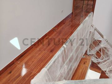 HERMOSA  CASA DE ESTRENO EN VENTA -  URBANIZACION  EL OLIVAR - TACNA