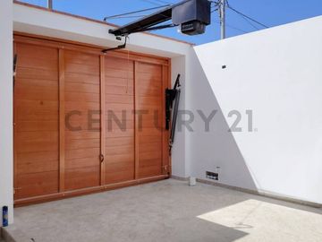 HERMOSA  CASA DE ESTRENO EN VENTA -  URBANIZACION  EL OLIVAR - TACNA