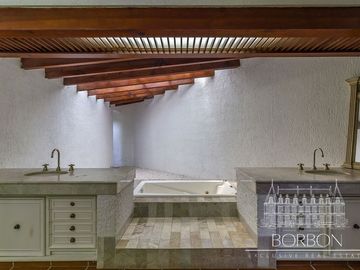CASA DEL ZAPOTE