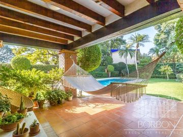VILLA AMARELA