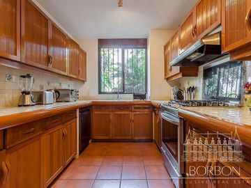 VILLA AMARELA