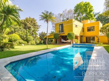 VILLA AMARELA