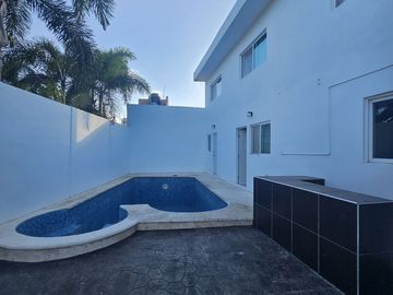 Casa en Venta sobre Avenida Principal – Ciudad Caucel