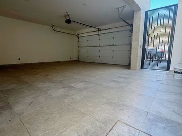 CASA EN VENTA HACIENDA AGUA CALIENTE 4 RECAMARAS