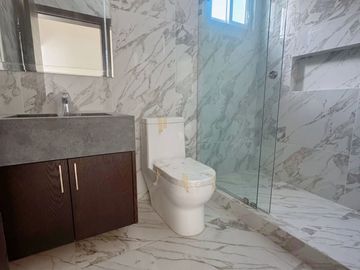 CASA EN VENTA HACIENDA AGUA CALIENTE 4 RECAMARAS