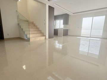 CASA EN VENTA HACIENDA AGUA CALIENTE 4 RECAMARAS