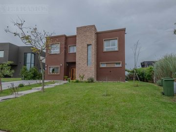 Casa en  alquiler en el Barrio Vistas Puertos Escobar