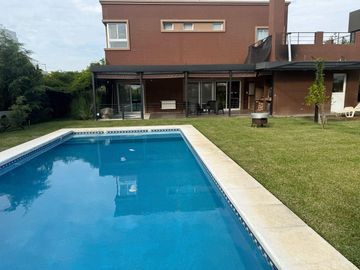 Casa en  alquiler en el Barrio Vistas Puertos Escobar