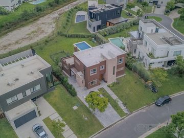 Casa en  alquiler en el Barrio Vistas Puertos Escobar