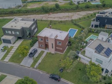 Casa en  alquiler en el Barrio Vistas Puertos Escobar