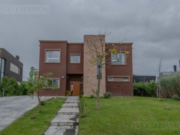Casa en  alquiler en el Barrio Vistas Puertos Escobar
