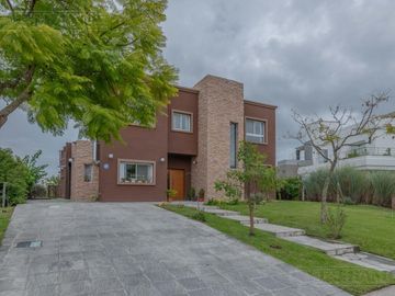 Casa en  alquiler en el Barrio Vistas Puertos Escobar