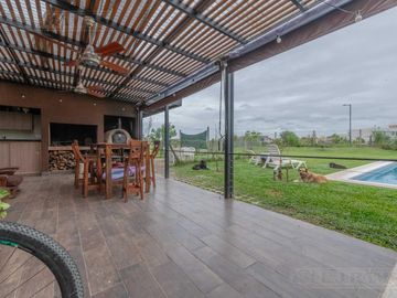 Casa en  alquiler en el Barrio Vistas Puertos Escobar