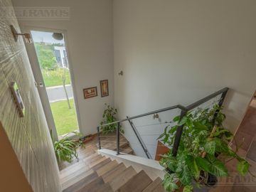 Casa en  alquiler en el Barrio Vistas Puertos Escobar
