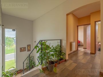 Casa en  alquiler en el Barrio Vistas Puertos Escobar