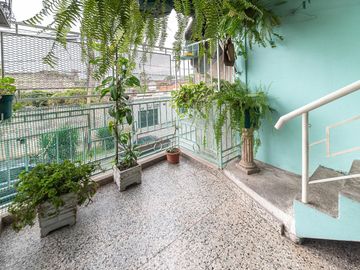 Venta- PH 3 ambientes, patio, terraza, local y cochera cub- Villa Libertad