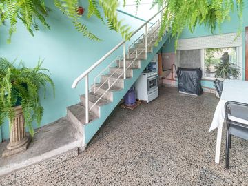 Venta- PH 3 ambientes, patio, terraza, local y cochera cub- Villa Libertad