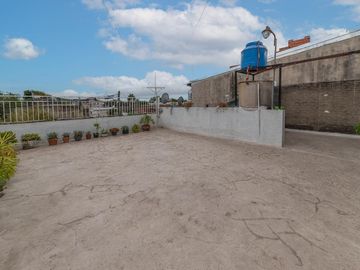 Venta- PH 3 ambientes, patio, terraza, local y cochera cub- Villa Libertad