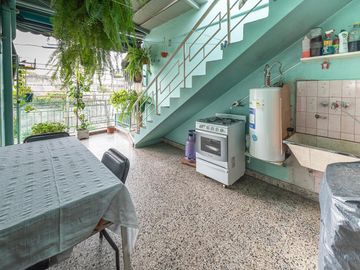 Venta- PH 3 ambientes, patio, terraza, local y cochera cub- Villa Libertad