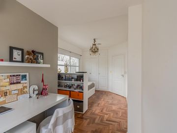 Casa de 500m2 en excelente estado, con terraza y pileta en Abril Club De Campo, Barrio Los Robles