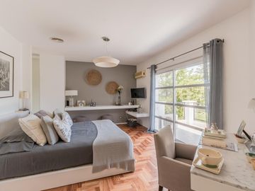 Casa de 500m2 en excelente estado, con terraza y pileta en Abril Club De Campo, Barrio Los Robles
