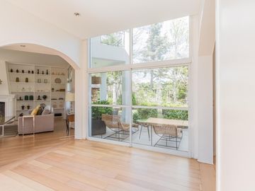 Casa de 500m2 en excelente estado, con terraza y pileta en Abril Club De Campo, Barrio Los Robles
