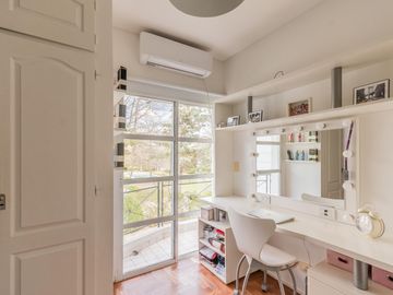 Casa de 500m2 en excelente estado, con terraza y pileta en Abril Club De Campo, Barrio Los Robles