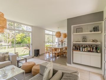 Casa de 500m2 en excelente estado, con terraza y pileta en Abril Club De Campo, Barrio Los Robles