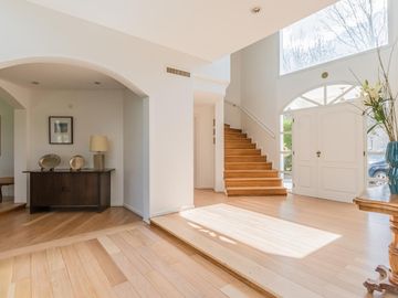 Casa de 500m2 en excelente estado, con terraza y pileta en Abril Club De Campo, Barrio Los Robles