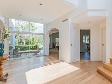 Casa de 500m2 en excelente estado, con terraza y pileta en Abril Club De Campo, Barrio Los Robles